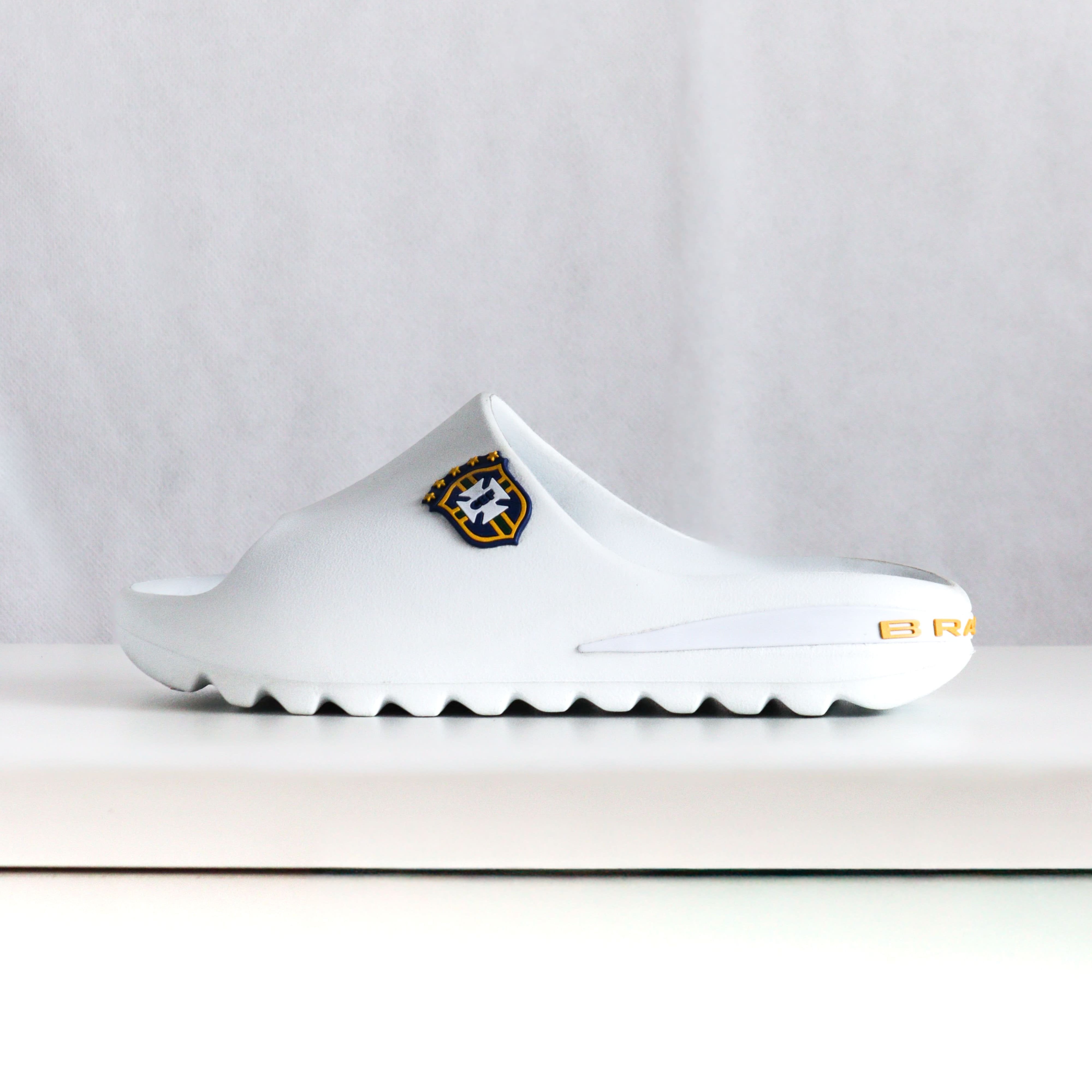 Chinelo Slider Copa do Mundo 2026 Off-White