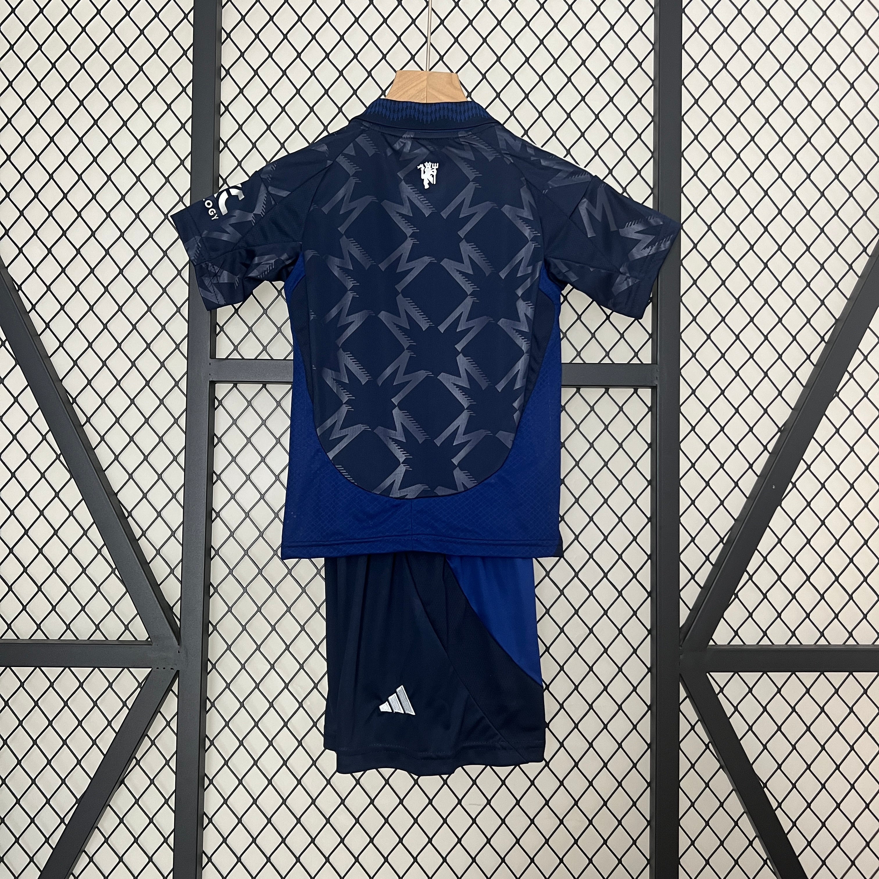 Kit Infantil Manchester United Away 24/25