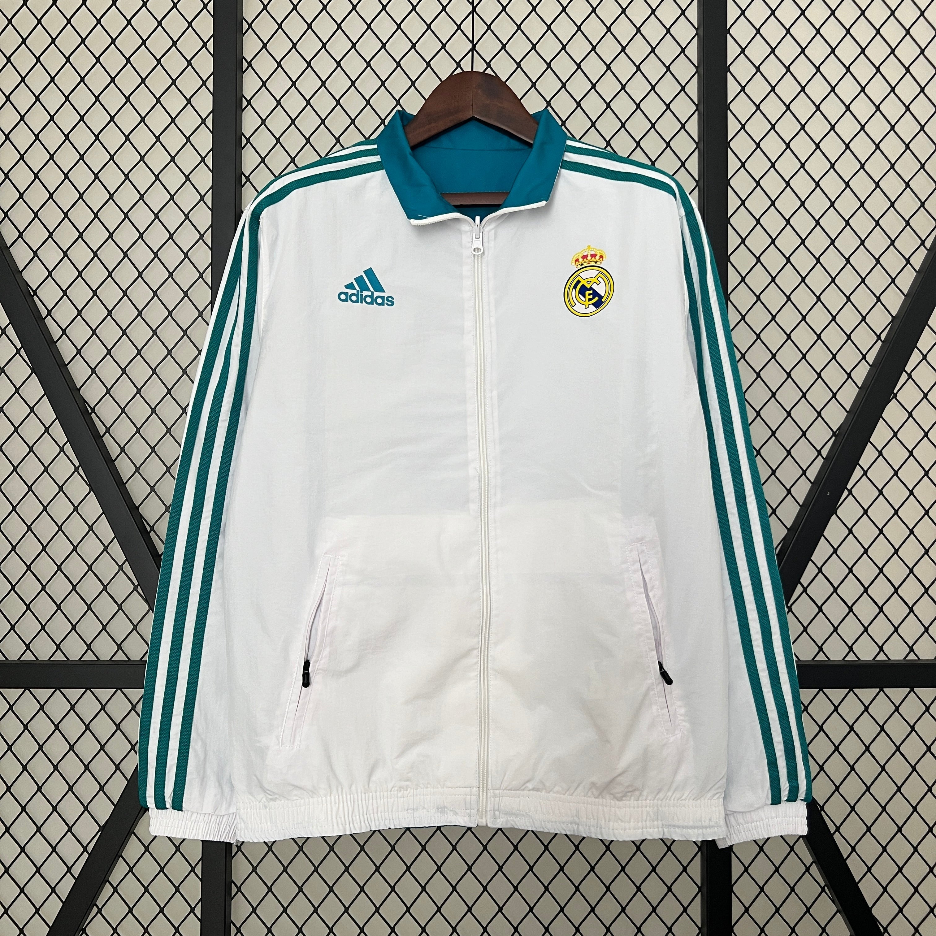 Jaqueta Corta Vento Real Madrid Dupla Face 2024/25 - Branco/Azul