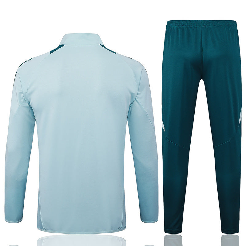 Conjunto de Passeio Cruzeiro 2025 Azul Clara